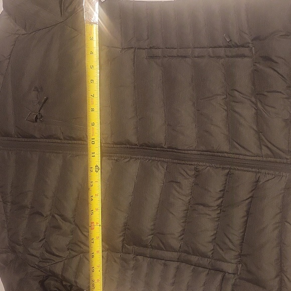 Underarmour down goose jacket, unisex size medium, I'm size large. - Picture 7 of 8
